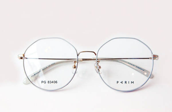 Cửa hàng Qi luôn cập nhật những mẫu mắt kính đẹp mới nhất trên thị trường
