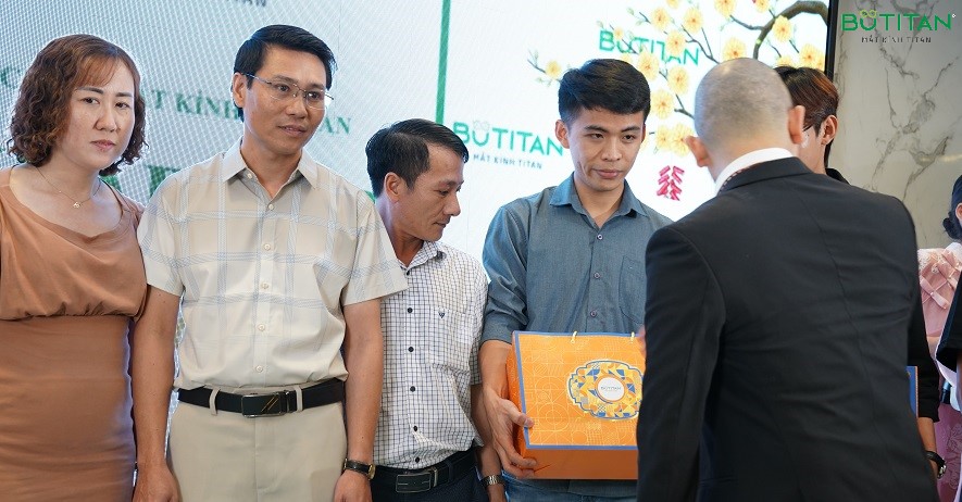 ceo-butitan-phung-huy-hoa