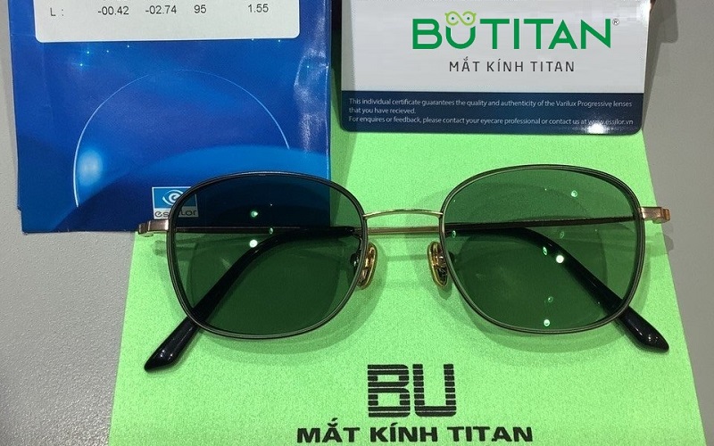 gia-trong-kinh-doi-mau-essilor