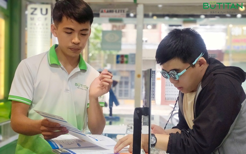 kính cận 1.5 độ bao nhiêu tiền kinh-can-1-5-do-bao-nhieu-tien