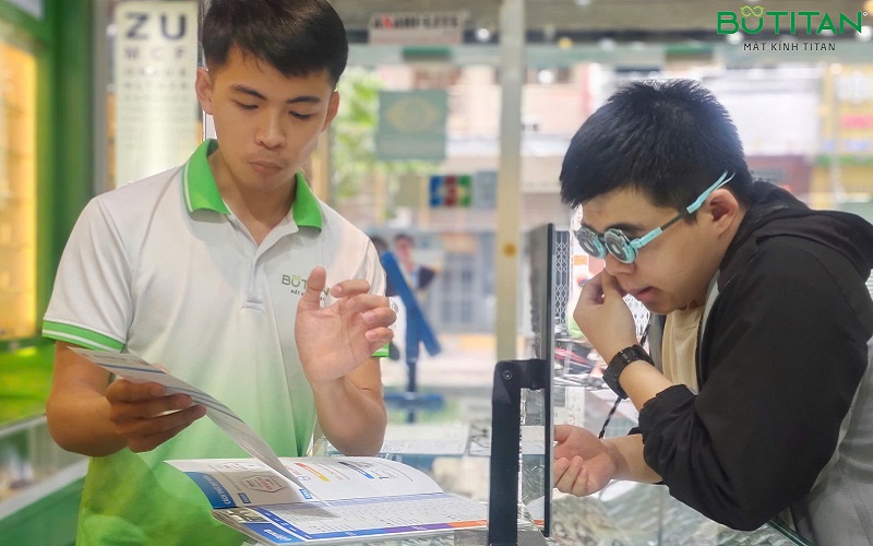 kính mắt giả mạo kinh-mat-gia-mao