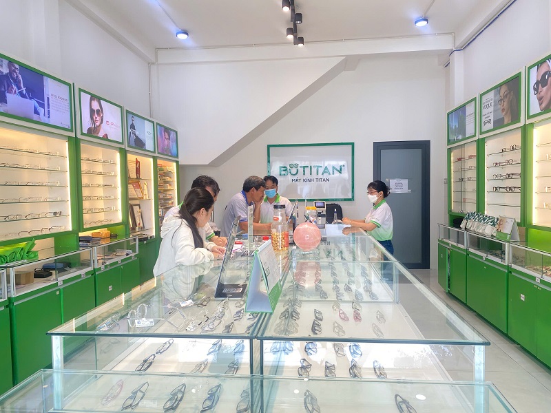 Mắt kính BUTITAN