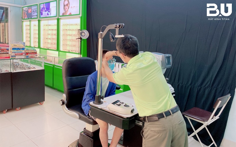 Kỹ thuật viên khúc xạ